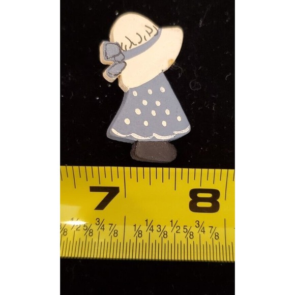 Small Sunbonnet Sue Lapel Pin Brooch Hand-made OOAK Initialed BT - Picture 5 of 7